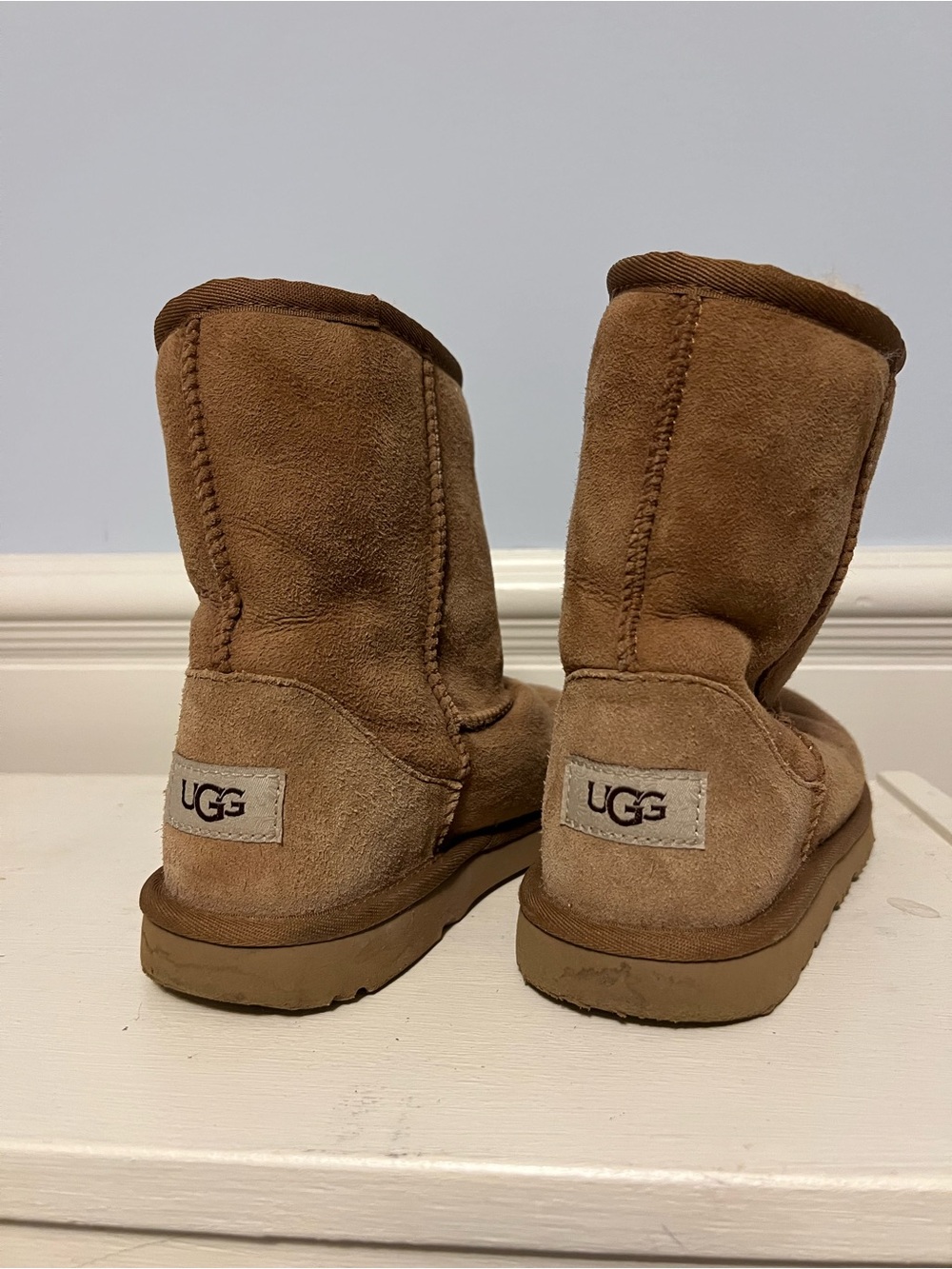 UGG Kids Chestnut Suede Short Boots, size 4